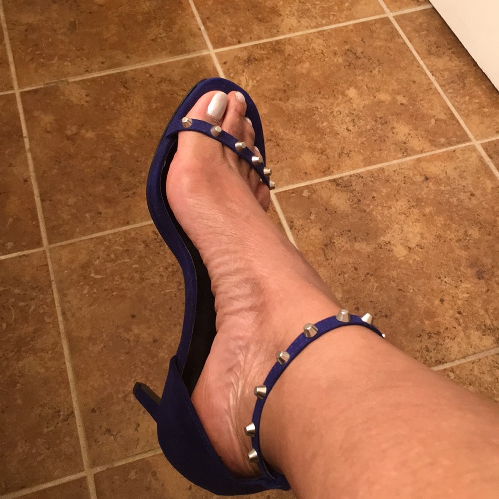Qupid Blue heels